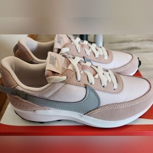 Nike Wmens Waffle Athletic Shoes